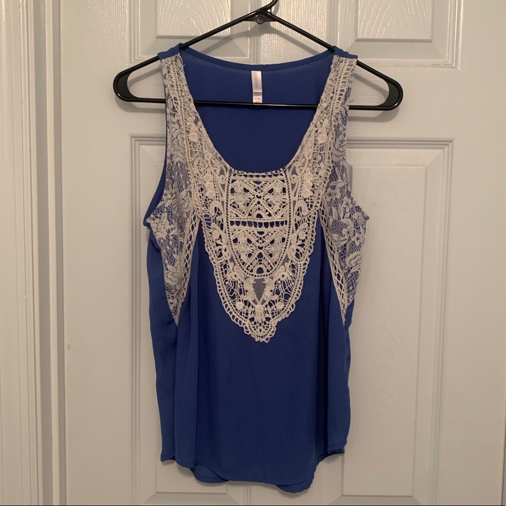 ⭐️Xhilaration Women’s Lace Embroidered Sleeveless Top